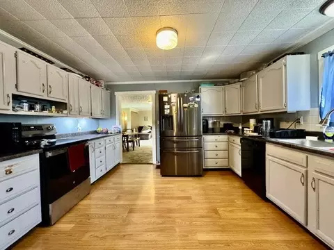 Kitchen - 3335 E High St, Springfield, OH 45505 photo 5 of 6