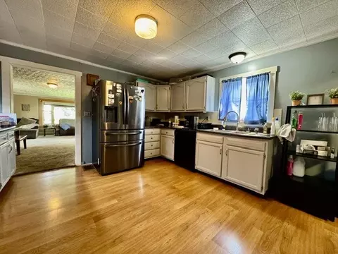 Kitchen - 3335 E High St, Springfield, OH 45505 photo 6 of 6