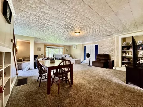 Living - 3335 E High St, Springfield, OH 45505 photo 4 of 6