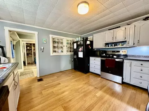 Kitchen - 3335 E High St, Springfield, OH 45505 photo 2 of 6