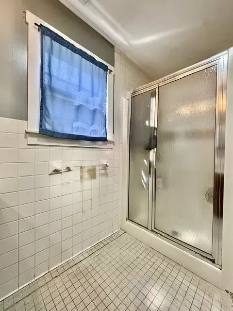 Bath - 3335 E High St, Springfield, OH 45505 photo 4 of 11