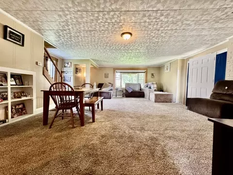 Living - 3335 E High St, Springfield, OH 45505 photo 3 of 6
