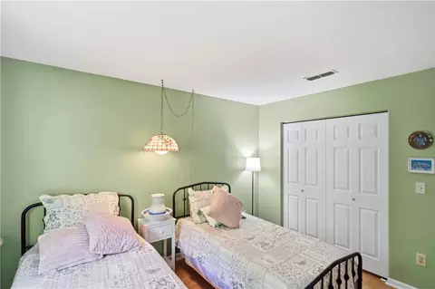 Bedroom - 1157 Timbertrail Ct, Centerville, OH 45458 photo 2 of 6