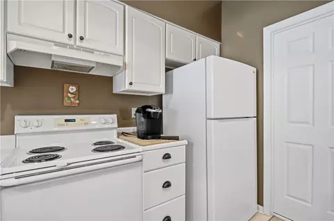 Kitchen - 1157 Timbertrail Ct, Centerville, OH 45458 photo 5 of 5