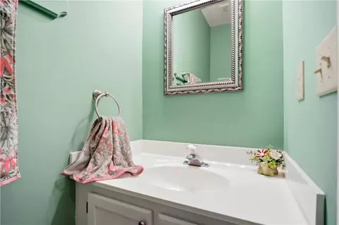 Bath - 1157 Timbertrail Ct, Centerville, OH 45458 photo 2 of 5
