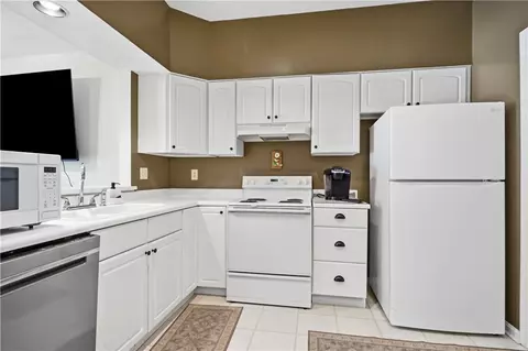 Kitchen - 1157 Timbertrail Ct, Centerville, OH 45458 photo 2 of 5