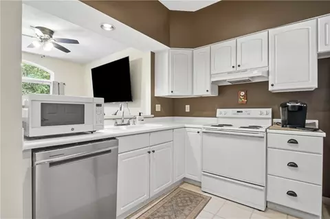 Kitchen - 1157 Timbertrail Ct, Centerville, OH 45458 photo 3 of 5