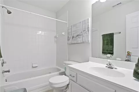 Bath - 1157 Timbertrail Ct, Centerville, OH 45458 photo 3 of 5