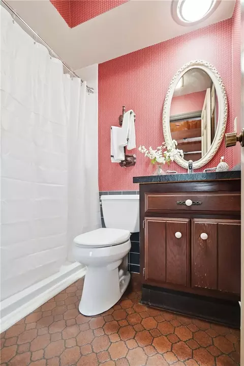 Bath - 6535 Weidner Rd, Springboro, OH 45066 photo 2 of 7