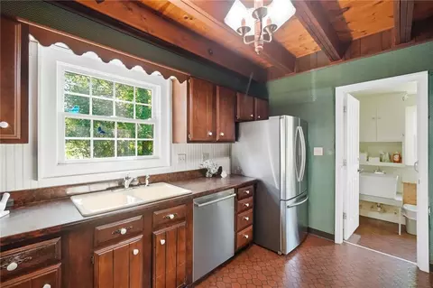 Kitchen - 6535 Weidner Rd, Springboro, OH 45066 photo 2 of 4