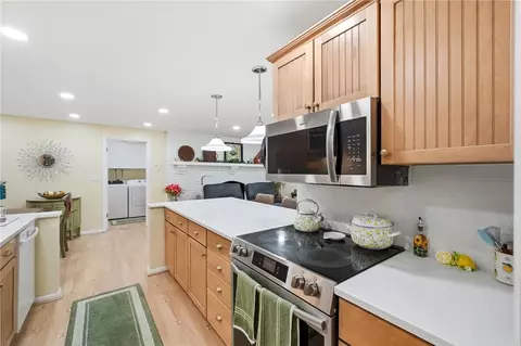 Kitchen - 271 Edgebrook Dr, Centerville, OH 45459 photo 4 of 5