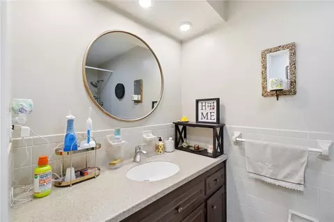 Bath - 271 Edgebrook Dr, Centerville, OH 45459 photo 6 of 8