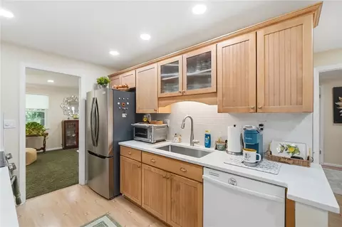 Kitchen - 271 Edgebrook Dr, Centerville, OH 45459 photo 2 of 5