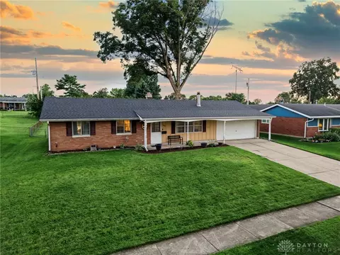 1154 Rona Parkway Dr, Fairborn, OH 45324