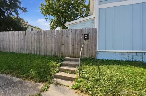 1075 Kenton St, Springfield, OH 45505 photo 3