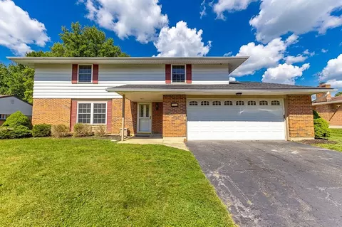 7221 Rustic Woods Dr, Dayton, OH 45424