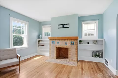 Living - 636 W Second St, Springfield, OH 45504 photo 3 of 7