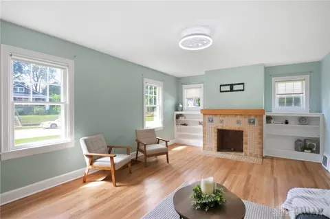 Living - 636 W Second St, Springfield, OH 45504 photo 2 of 7