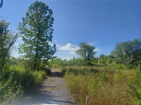 8148 Westbrook Rd, Brookville, OH 45309