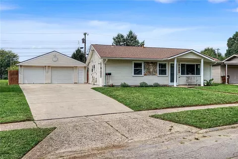 206 Ridgebury Dr, Xenia, OH 45385