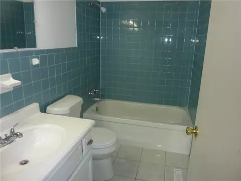 Bath - 75 Benzell Dr, Centerville, OH 45458 photo 4 of 4