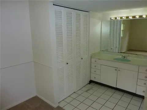 Bath - 75 Benzell Dr, Centerville, OH 45458 photo 2 of 4