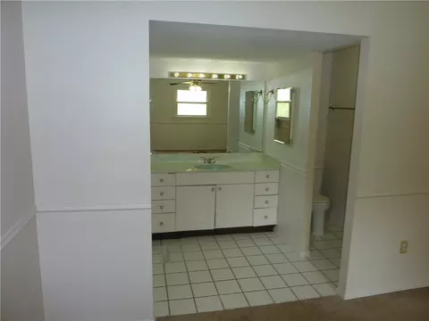 Bath - 75 Benzell Dr, Centerville, OH 45458 photo 1 of 4