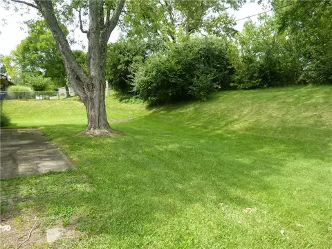 Exterior - 75 Benzell Dr, Centerville, OH 45458 photo 2 of 2