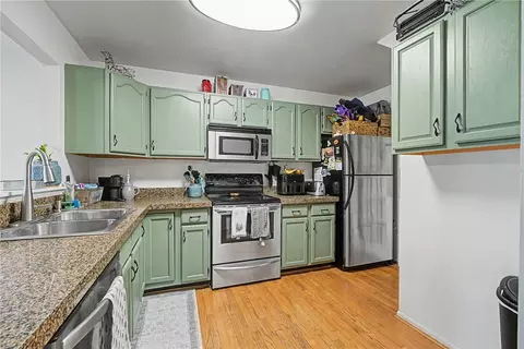 Kitchen - 774 Stoneharbor Ln, Maineville, OH 45039 photo 2 of 3