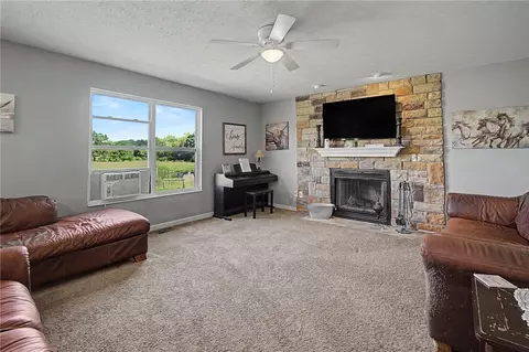 Living - 3436 Beal Rd, Franklin, OH 45005 photo 1 of 1