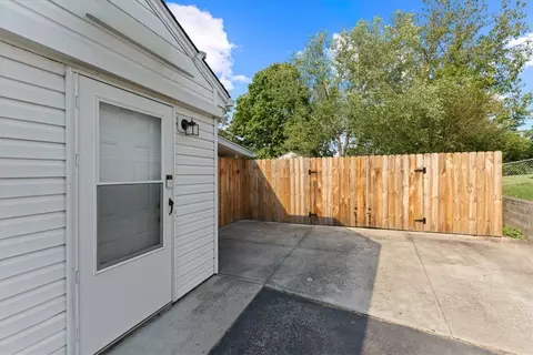 Exterior - 125 E Doris Dr, Fairborn, OH 45324 photo 3 of 10