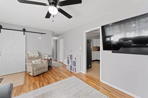 Entry Way - 125 E Doris Dr, Fairborn, OH 45324 photo 1 of 5