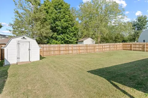 Exterior - 125 E Doris Dr, Fairborn, OH 45324 photo 4 of 10