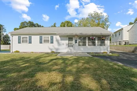 Exterior - 125 E Doris Dr, Fairborn, OH 45324 photo 2 of 10