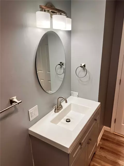 Bath - 1015 Hillcrest Ave, Springfield, OH 45504 photo 3 of 7