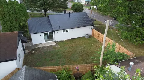 Exterior - 1015 Hillcrest Ave, Springfield, OH 45504 photo 5 of 10