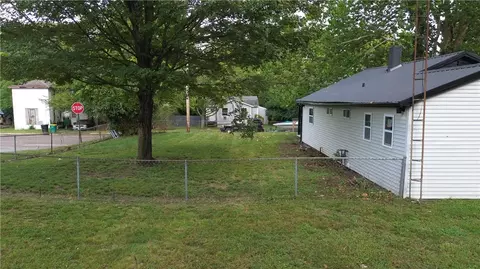 Exterior - 1015 Hillcrest Ave, Springfield, OH 45504 photo 7 of 10
