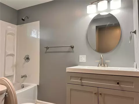 Bath - 1015 Hillcrest Ave, Springfield, OH 45504 photo 1 of 7