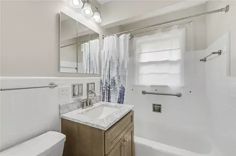 Bath - 600 Cushing Ave, Kettering, OH 45429 photo 1 of 3
