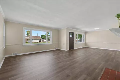 Living - 600 Cushing Ave, Kettering, OH 45429 photo 5 of 10