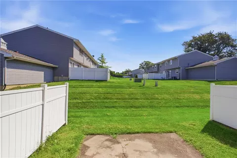 Exterior - 456 Rolling Mdws, Centerville, OH 45459 photo 3 of 12