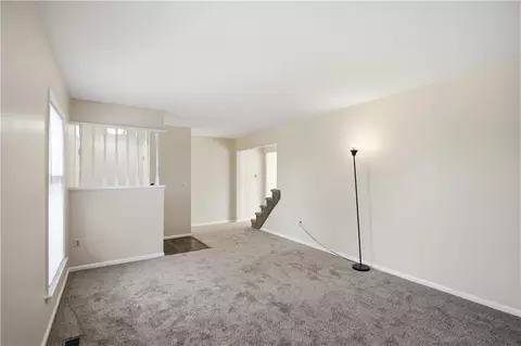 Living - 456 Rolling Mdws, Centerville, OH 45459 photo 3 of 7