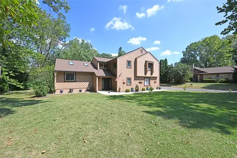 1065 Wilderness Blf, Tipp City, OH 45371