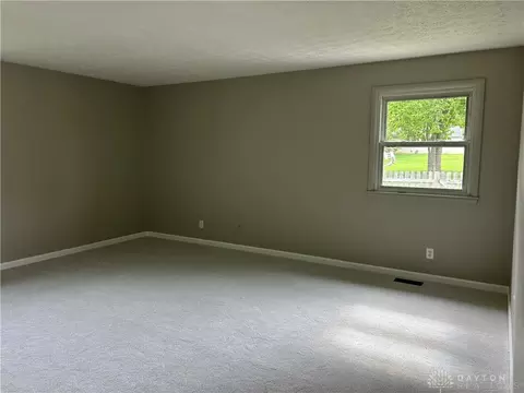Living - 9920 Sheehan Rd, Centerville, OH 45458 photo 2 of 2