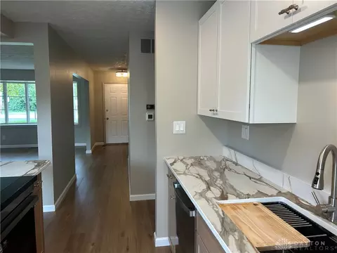 Entry Way - 9920 Sheehan Rd, Centerville, OH 45458 photo 1 of 2