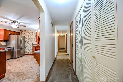 Entry Way - 2016 E Oak Tree Dr, Kettering, OH 45440 photo 2 of 3