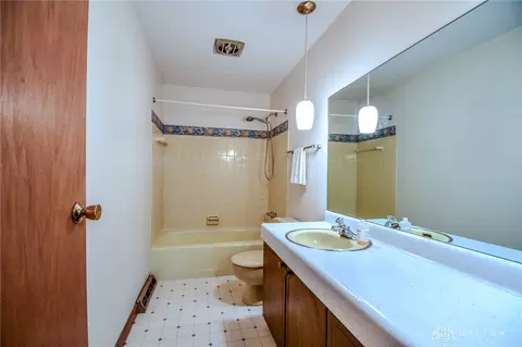 Bath - 2016 E Oak Tree Dr, Kettering, OH 45440 photo 1 of 3