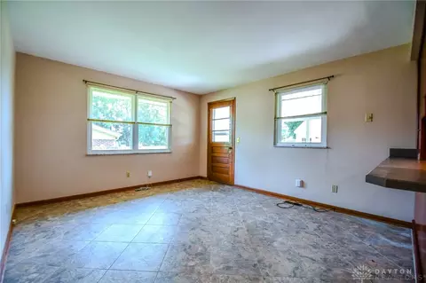 Living - 2016 E Oak Tree Dr, Kettering, OH 45440 photo 6 of 7