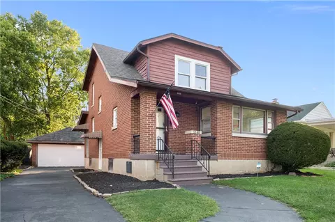 Exterior - 1140 Croyden Dr, Kettering, OH 45420 photo 2 of 5