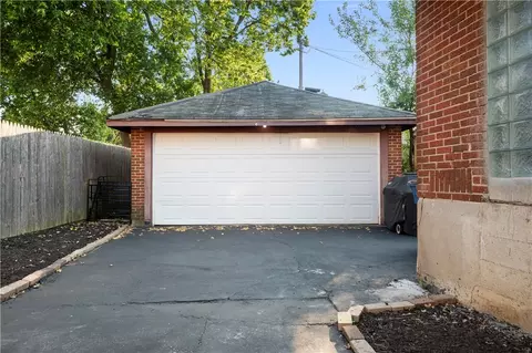 Exterior - 1140 Croyden Dr, Kettering, OH 45420 photo 3 of 5